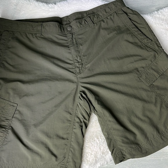 The North face nylon cargo style shorts - Picture 8 of 15
